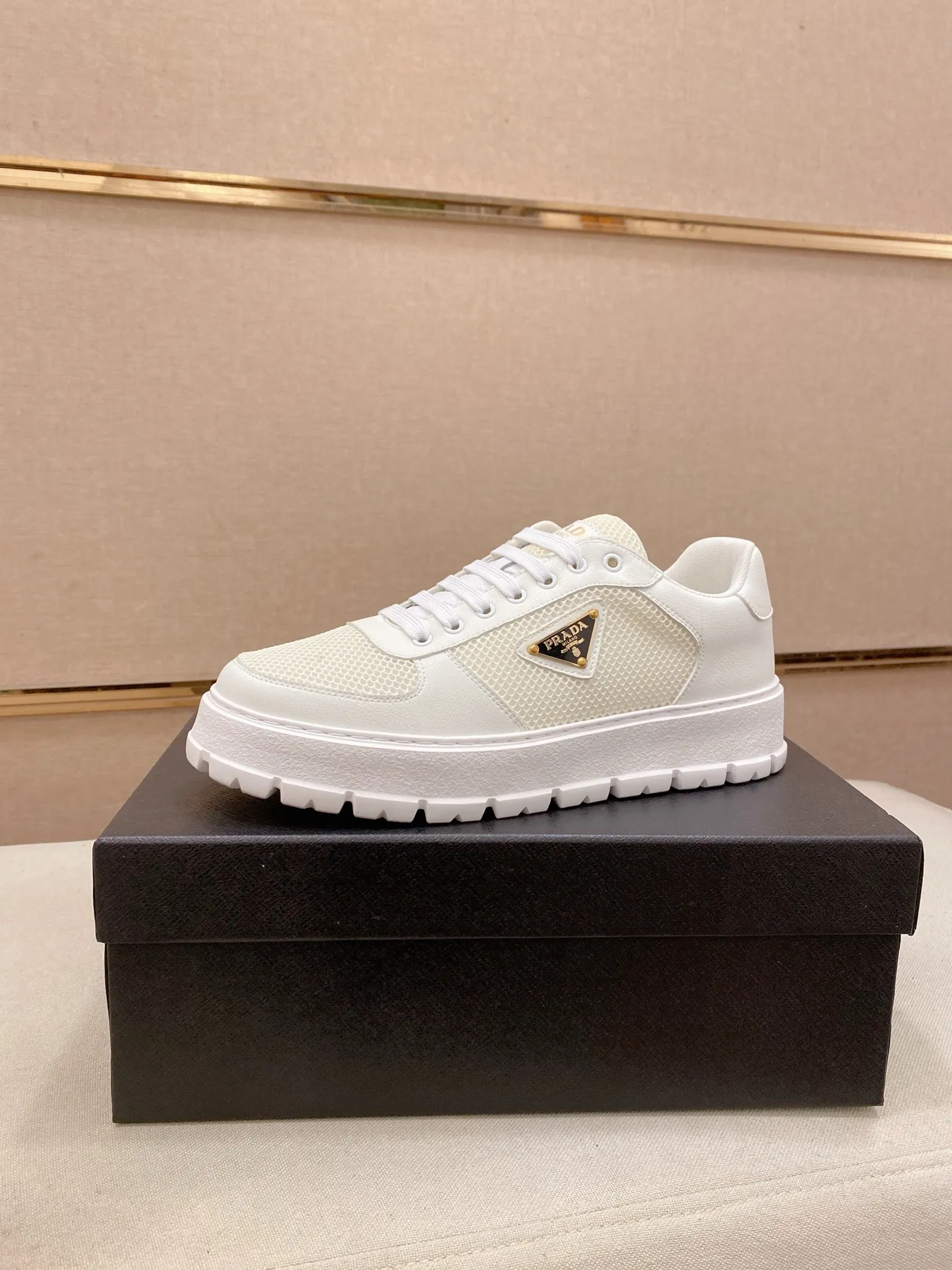 Men's men's shoes💰: 440💰[Prada～Prada] Trendy new styles are on the market. Same style as the official website. Counter quality. Original version. [Strong] [Strong] Imported selected first-layer cowhide. Comfortable and breathable sheepskin lining, fine workmanship, upper layer made of 100% pure cowhide, original last shape, comfortable on the feet, shoe sizes 38 to 44